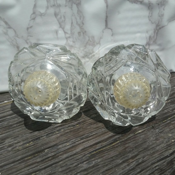 Vintage Heavy Crystal Clear Cut Glass Salt & Pepper Shakers Deco Decor 2.5" Tall - Picture 4 of 4